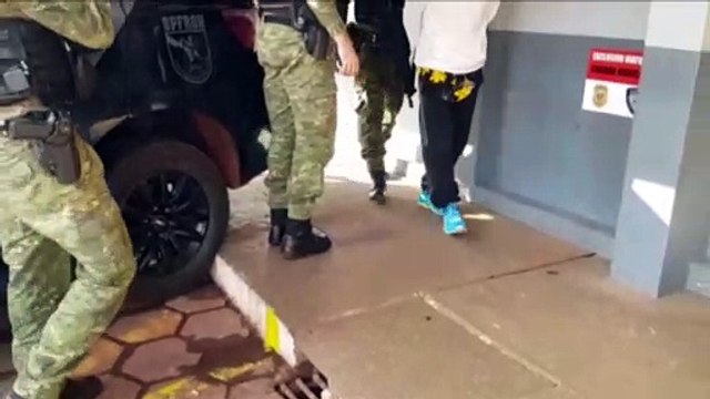 Cão Stark do BPFron encontra haxixe em ônibus e jovem de 18 anos é detido na rodoviária