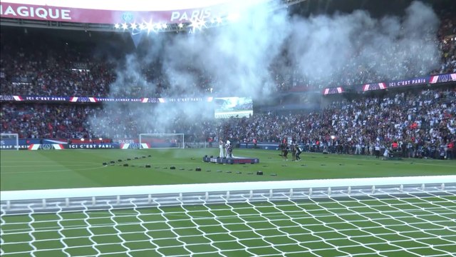 Présentation des nouvelles recrues du PSG au Parc des Princes (Crédit PSG TV)