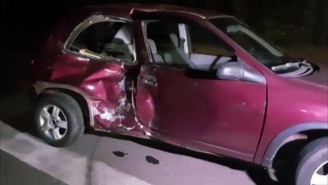 Motociclistas ficam feridos em forte colisão com carro na Rua Salgado Filho