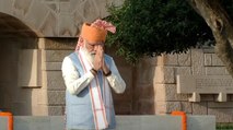 Independece Day: PM Modi pays tribute to Bapu at Raj Ghat
