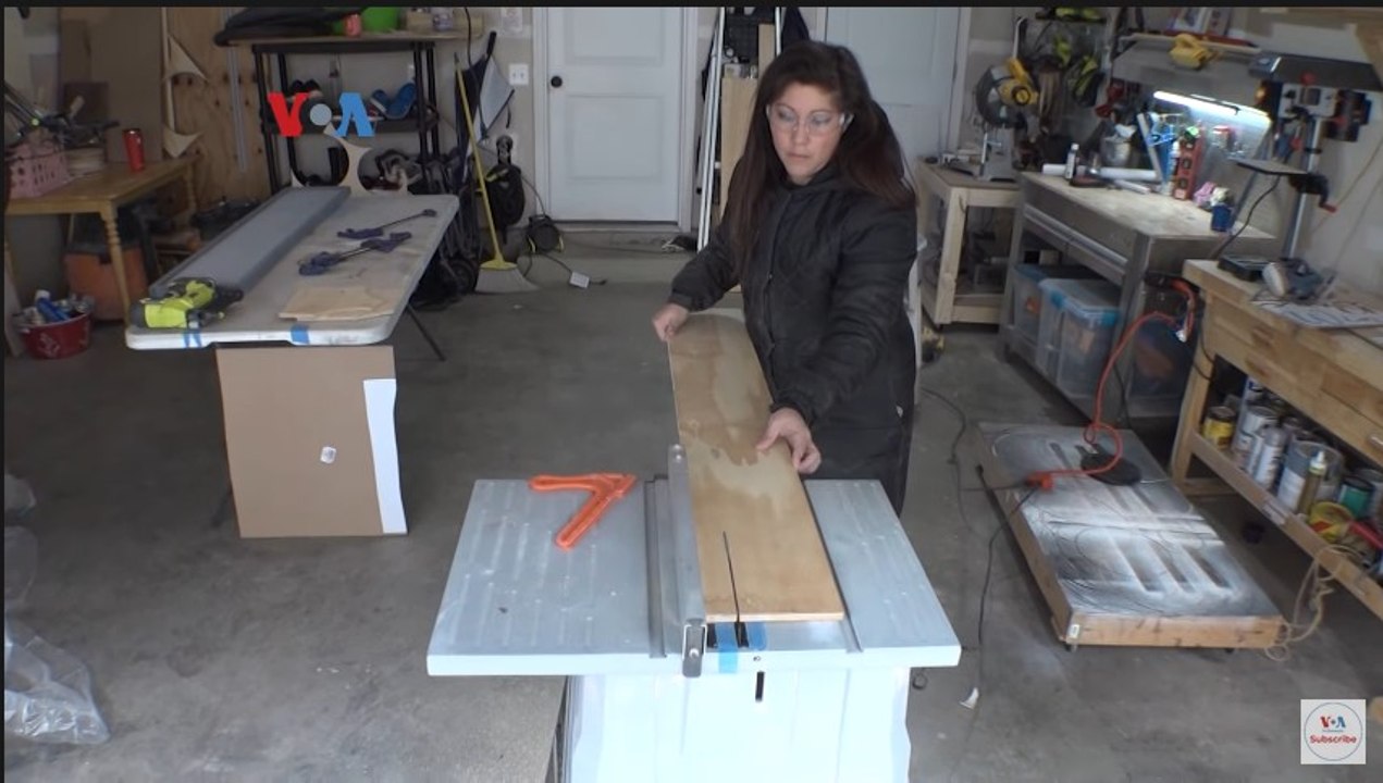 Perajin Kayu Perempuan Ubah Hobi Jadi Bisnis