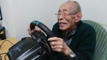 سائق تاكسي ياباني بعمر الـ 93 يصبح 