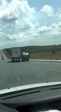 Trafikte tartıştığı araca çarpıp kaçtı...O anlar cep telefonu kamerasına yansıdı