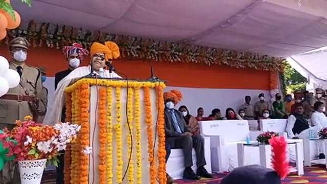 आन, बान, शान से लहराया विजय विश्व तिरंगा प्यारा