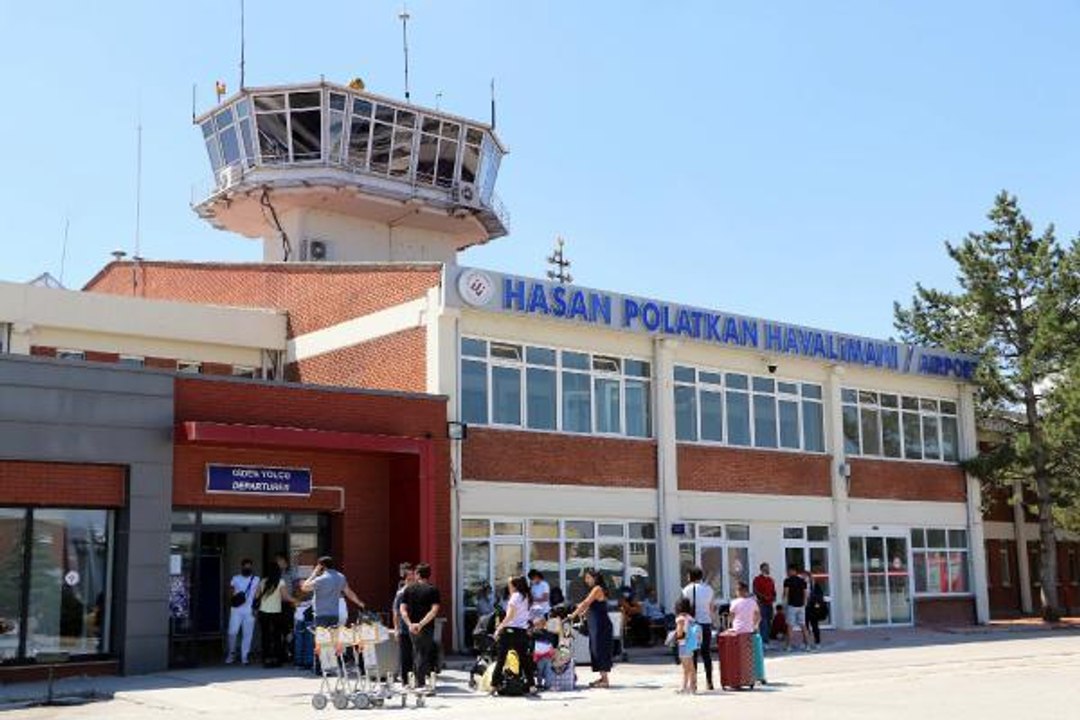 TÜRKİYE'NİN TEK ÜNİVERSİTE HAVALİMANI YILDA 100 BİN YOLCUYA HİZMET VERİYOR