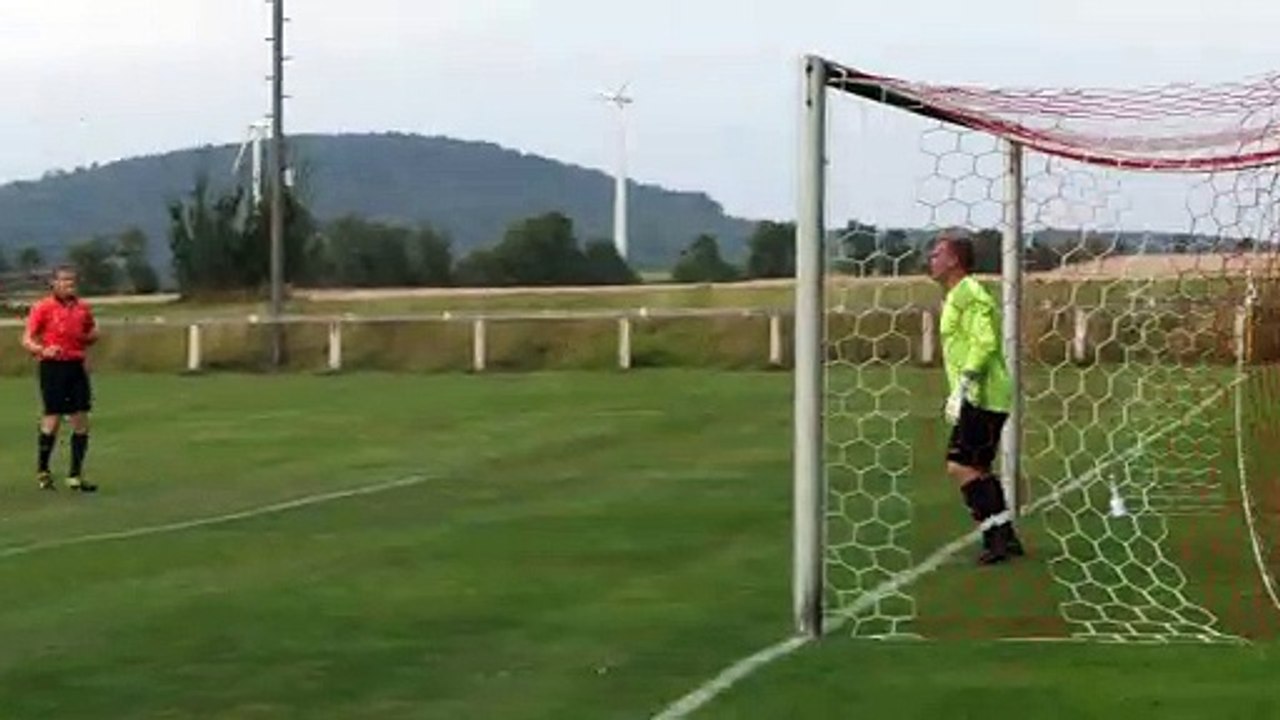 Das 1:0 für Bergdörfer gegen Niemetal durch Christoph Eckermann