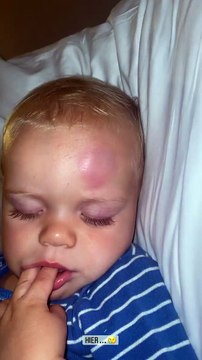 Hillary (Mamans & Célèbres) révèle que son fils Milo s'est blessé en vacances à Mykonos.