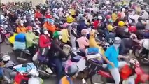 Hàng nghìn người ùn ùn rời TP.HCM về quê
