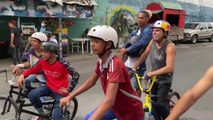 Daniel Dhers, medallista en BMX, se exhibe en un barrio conflictivo de Caracas