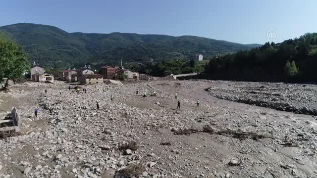 (DRONE) Sel felaketinin yaşandığı Babaçay köyünde arama çalışmaları devam ediyor