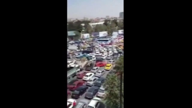 Taliban başkent'te! Kabil'de binlerce insan şehri terk etmek için sokaklara döküldü