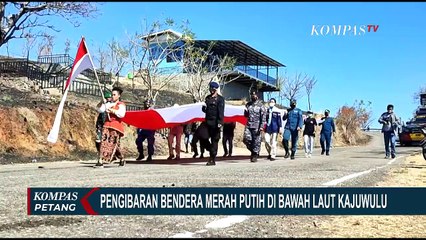 20 Penyelam Kibarkan Bendera Merah Putih di Dalam Perairan Tanjung Kajuwulu