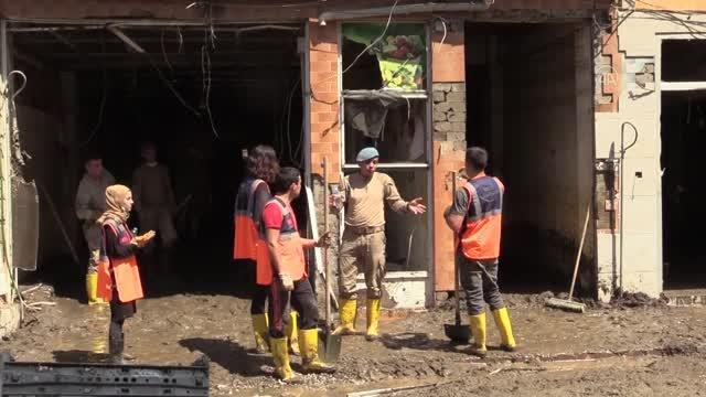 KASTAMONU - Sel felaketinin yaşandığı Bozkurt'ta AFAD gönüllüleri canla başla çalışıyor