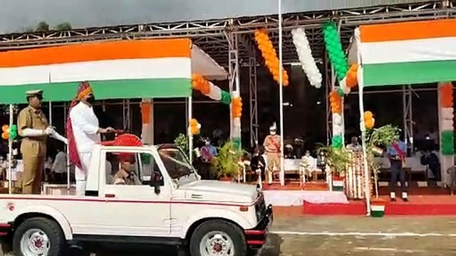 आन-बान और शान से लहराया तिरंगा, गांवों से शहर तक उत्साह व उमंग