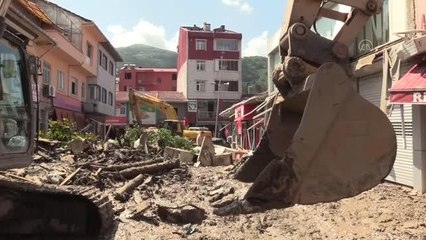 KASTAMONU - Bozkurt'ta boynuna kadar suyun içinde kalan esnaf 16 saat kurtarılmayı bekledi