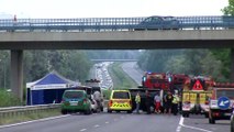 Reisebusunfall auf der Autobahn M7: 8 Tote und Dutzende Verletzte