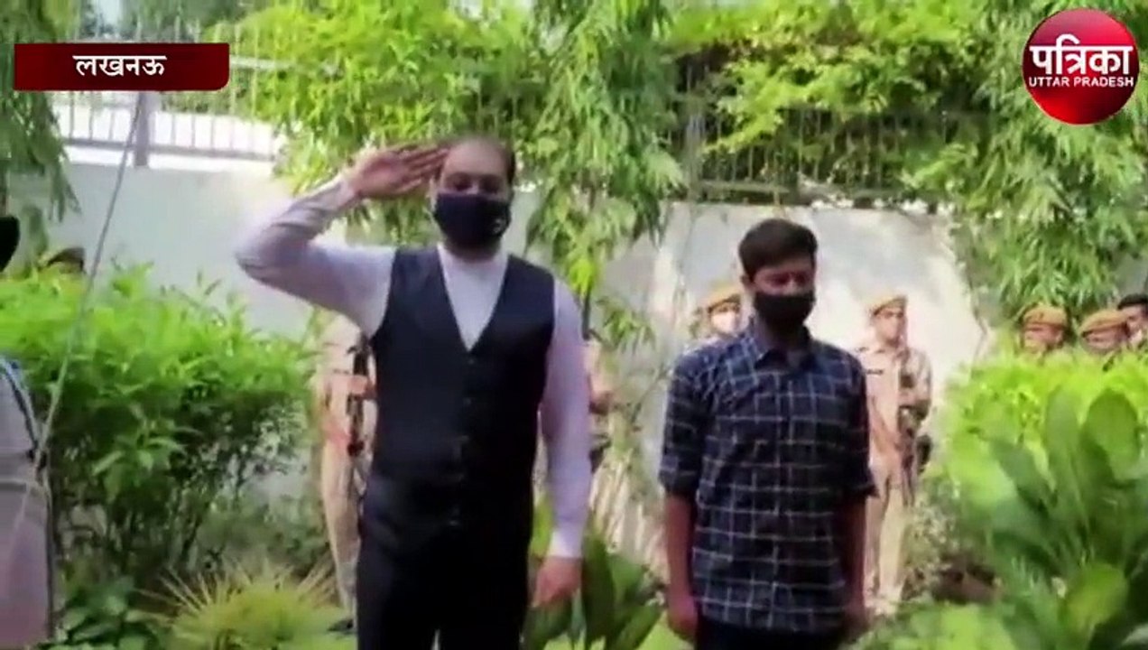 मोहसिन रजा ने भारत माता की जय के साथ फहराया झंडा