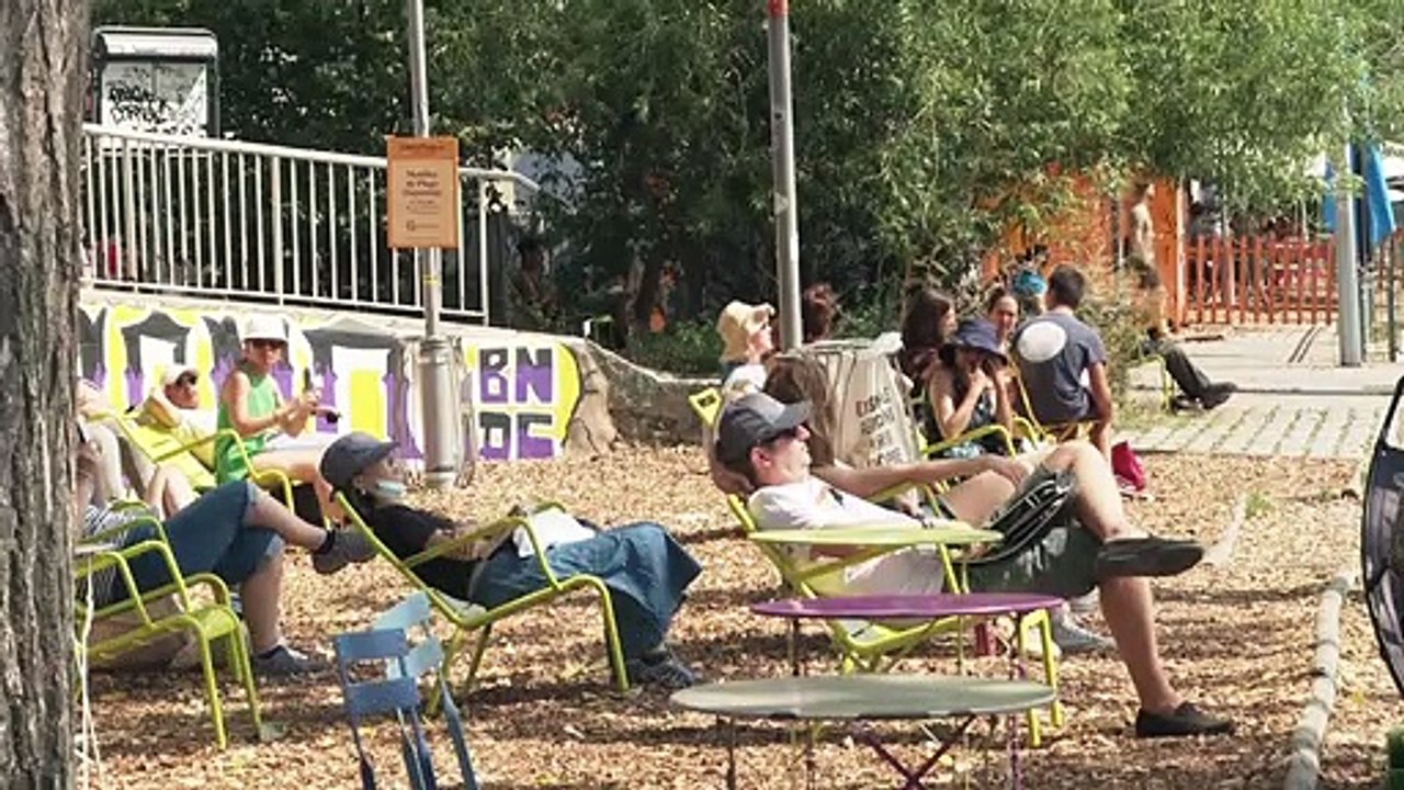 Chaleur à Paris: quête de fraîcheur sur les bords de Seine