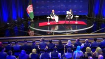 Presidente afegão deixa país diante do avanço dos talibãs