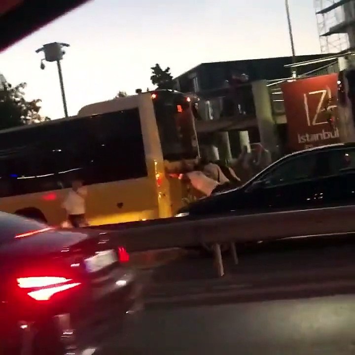 İmamoğlu'ndan insan gücüyle çalışan otobüs! "İBB halkı değil halk İBB'yi taşıyor!"