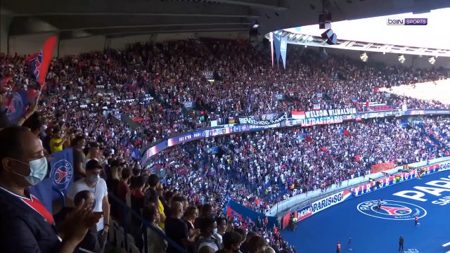 PSG Les recrues accueillies en grande pompe par le Parc des Princes !