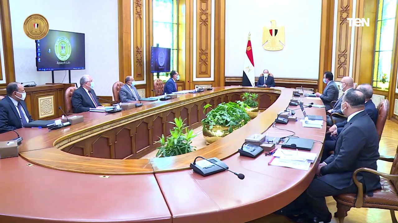 الرئيس عبد الفتاح السيسي يجتمع برئيس مجلس الوزراء وعدد من الوزراء والمسئولين