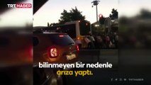 Arızalanan otobüsü yolcuları itti