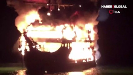 Antalya'nın Alanya ilçesindeki tur teknelerinde yangın