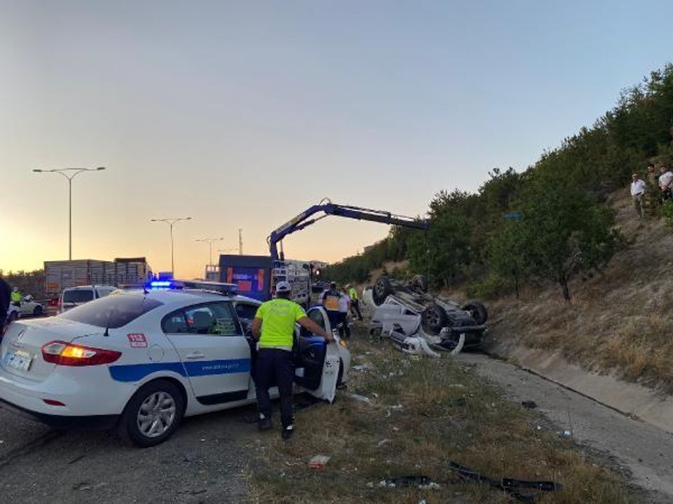 Son dakika: Makas attı, zincirleme kazaya yol açtı, olay yerinden kaçtı: 1 ölü, 8 yaralı