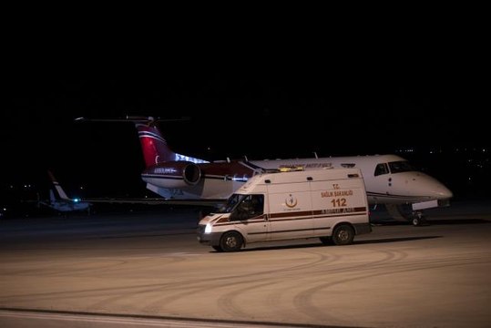 Son dakika haber... Lübnan'daki patlamada yaralanan 3 kişi ambulans uçakla Türkiye'ye getirildi