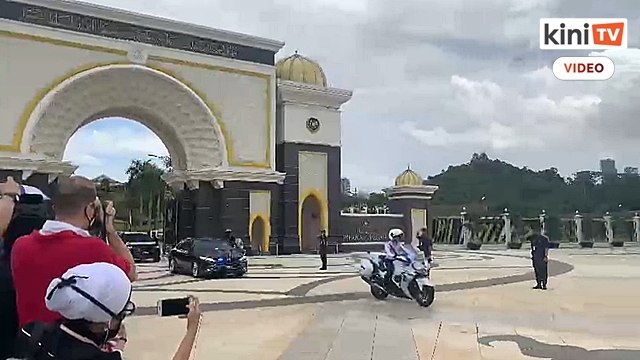 IGP, AG, Pengerusi SPR tinggalkan Istana Negara