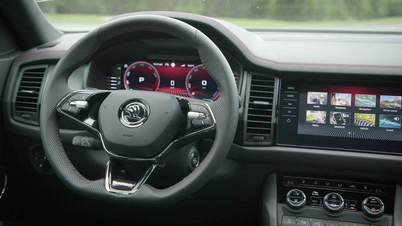 Sportliches Schwarz und Carbon-Optik im Skoda KODIAQ SPORTLINE