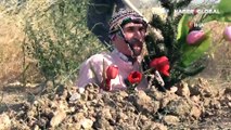 Tiyatrocu Bahtiyar Keskin toprağı kazıp kendini diri diri gömdü