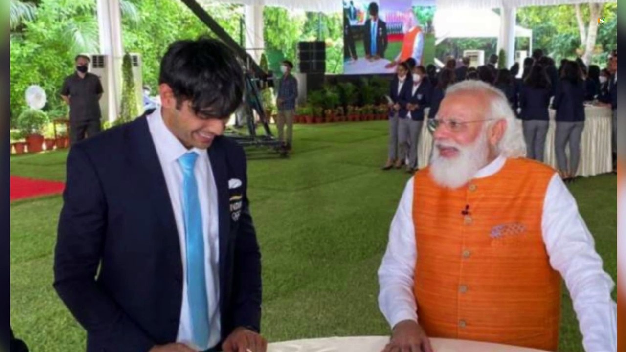 PM Modi hosts Neeraj Chopra, PV Sindhu and other Tokyo Olympians over breakfast
