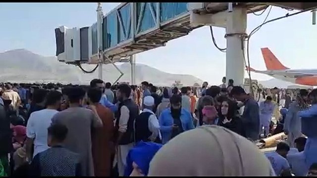 أفغانستان بأيدي طالبان وفوضى عارمة في مطار كابول