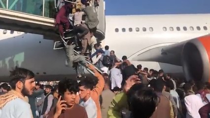 ಮಾನ,ಪ್ರಾಣ ರಕ್ಷಣೆಗಾಗಿ ಅಫ್ಘನ್ ಪ್ರಜೆಗಳ ಮನಕಲಕುವ ವಿಡಿಯೊ ವೈರಲ್ | Oneindia Kannada