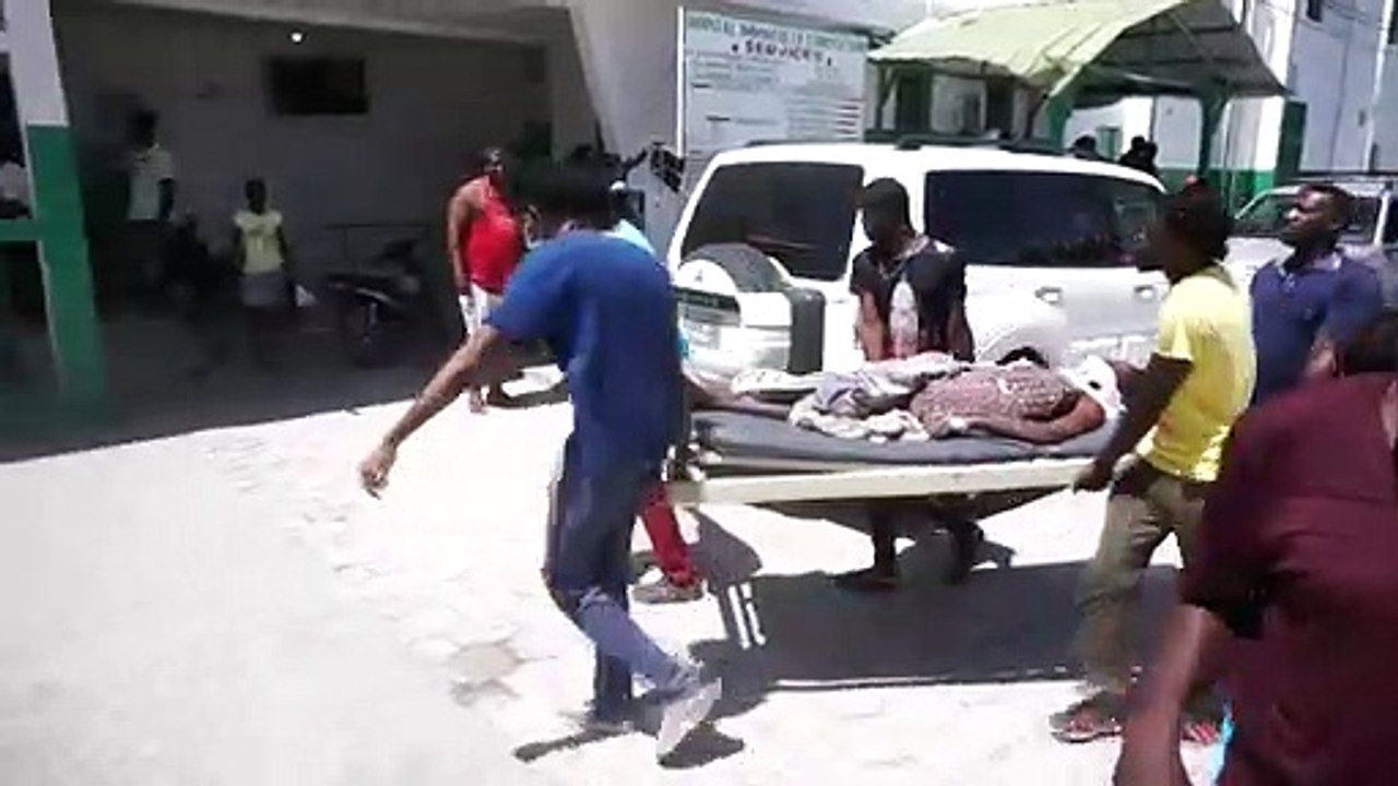 نحو 1300 قتيل في زلزال هايتي وفرق الإنقاذ تبحث...