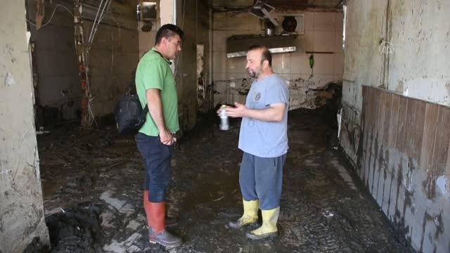 Son dakika haber | KASTAMONU - Bozkurt'taki selde eşi ve 2 üvey çocuğunu kaybeden esnaf yaşadıklarını anlattı