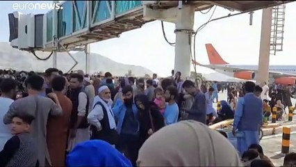 فيديو | فوضى عارمة في مطار كابول بعد اجتياح أفغان للمدرج