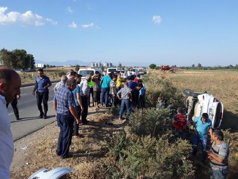 Son dakika... ADANA'DA OTOMOBİL İLE ELEKTRİKLİ BİSİKLET ÇARPIŞTI: 2'Sİ ÇOCUK 4 YARALI