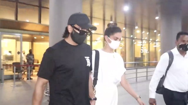 Love Birds Deepika Padukone & Ranveer Singh Were Snapped Walking Hand In Hand At The Airport