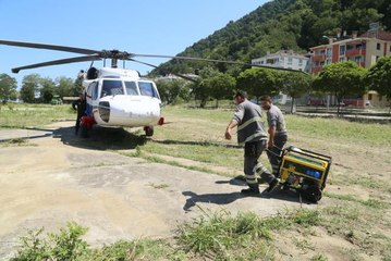 Tải video: KASTAMONU - Sel felaketinin yaşandığı Bozkurt'ta köylere helikopterle jeneratör yardımı devam ediyor