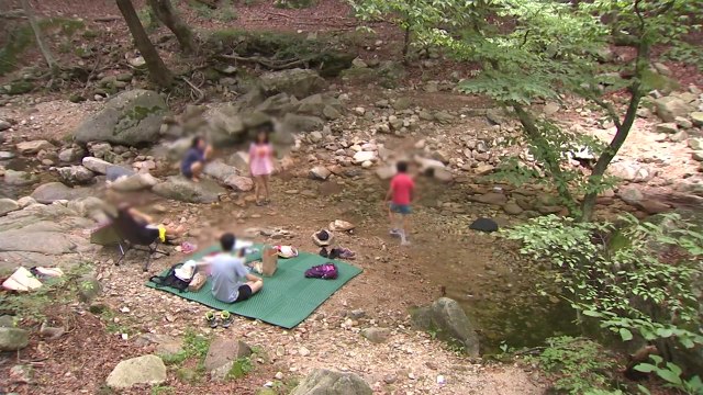 산과 바다로 막바지 피서객 '발길'...확산 '조마조마' / YTN