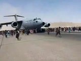Afganistán: pánico en el aeropuerto de Kabul tras la toma de poder de los talibanes