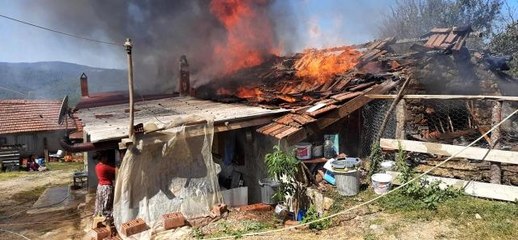 Yenice'de bir ev ile samanlık yanarak küle döndü