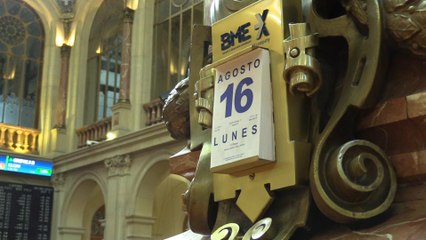 El Ibex 35 cae un 0,8 % y se sitúa en los 8.926 puntos por los malos datos de China