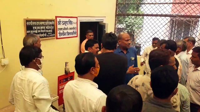 शादी न रिटायरमेंंट समारोह....ढोल बजाते एसडीएम कार्यालय में घुसे मंत्रालयिक कर्मचारी