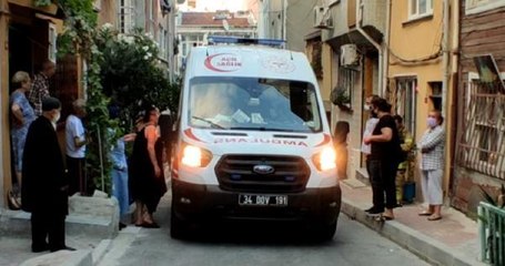 ŞİŞLİ'DE EVDE FENALAŞAN KADINI İTFAİYE EKİPLERİ KURTARDI