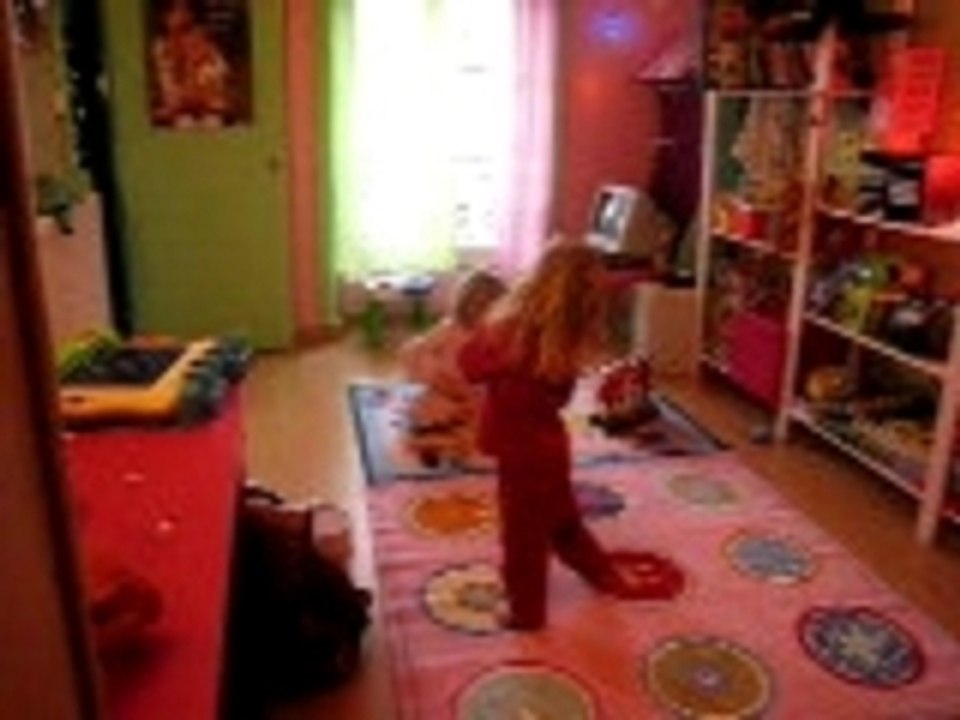 Camille_danse_et_pique_une_crise_caprice