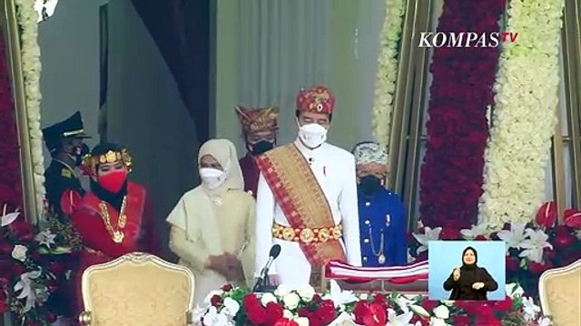 Potret Presiden Jokowi Pakai Baju Adat Lampung di HUT ke-76 RI